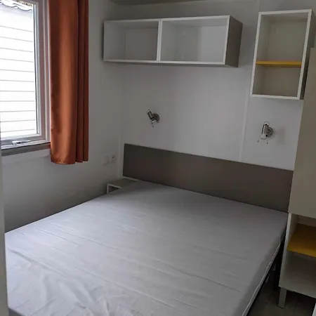 Parque de Campismo Spacieux Mobil 4 10 Personnes 4 *